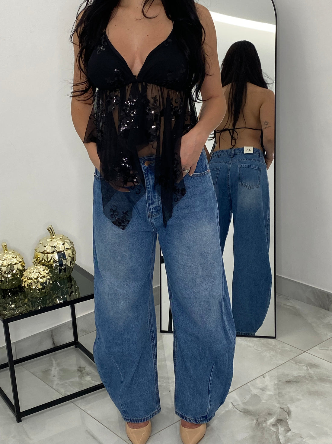 Top nero con dettagli in paillettes