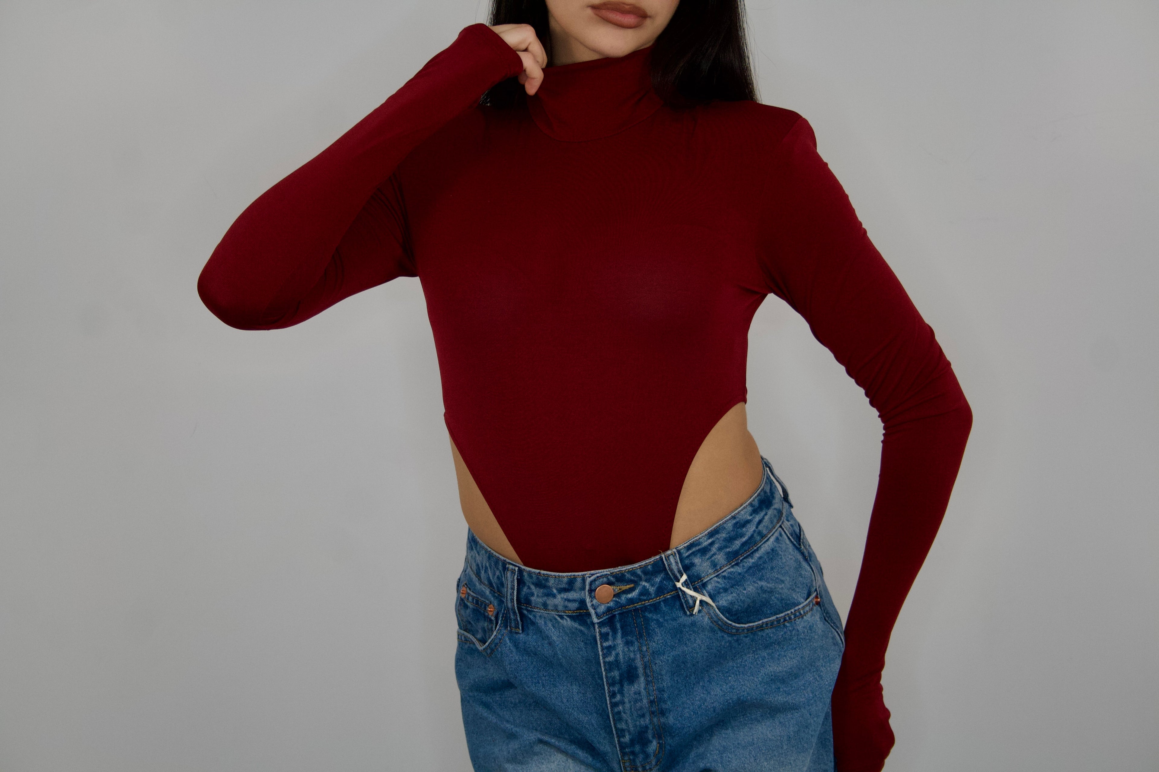 Body sgambato con collo dolcevita