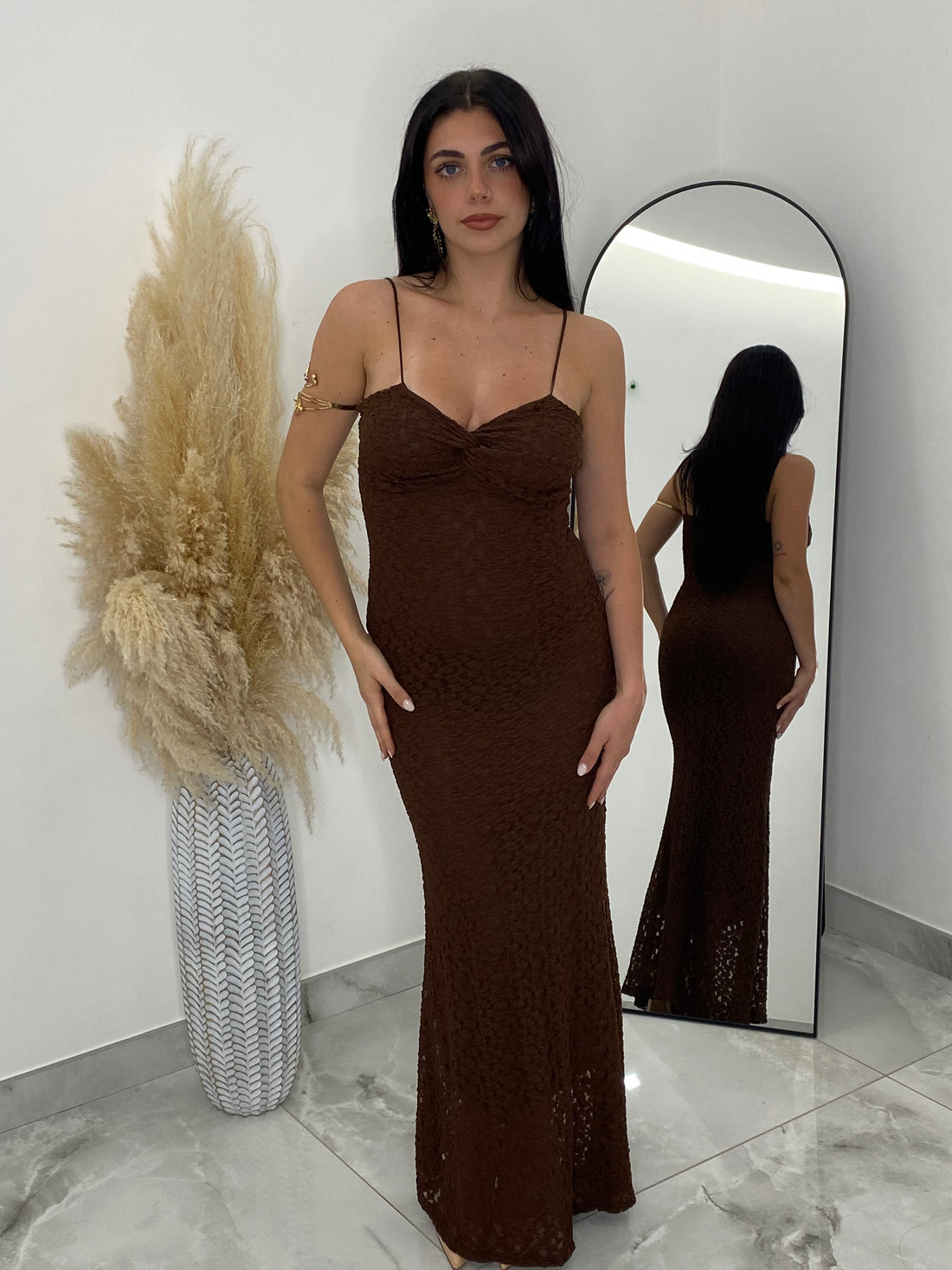 Abito marrone in pizzo “Chloè”