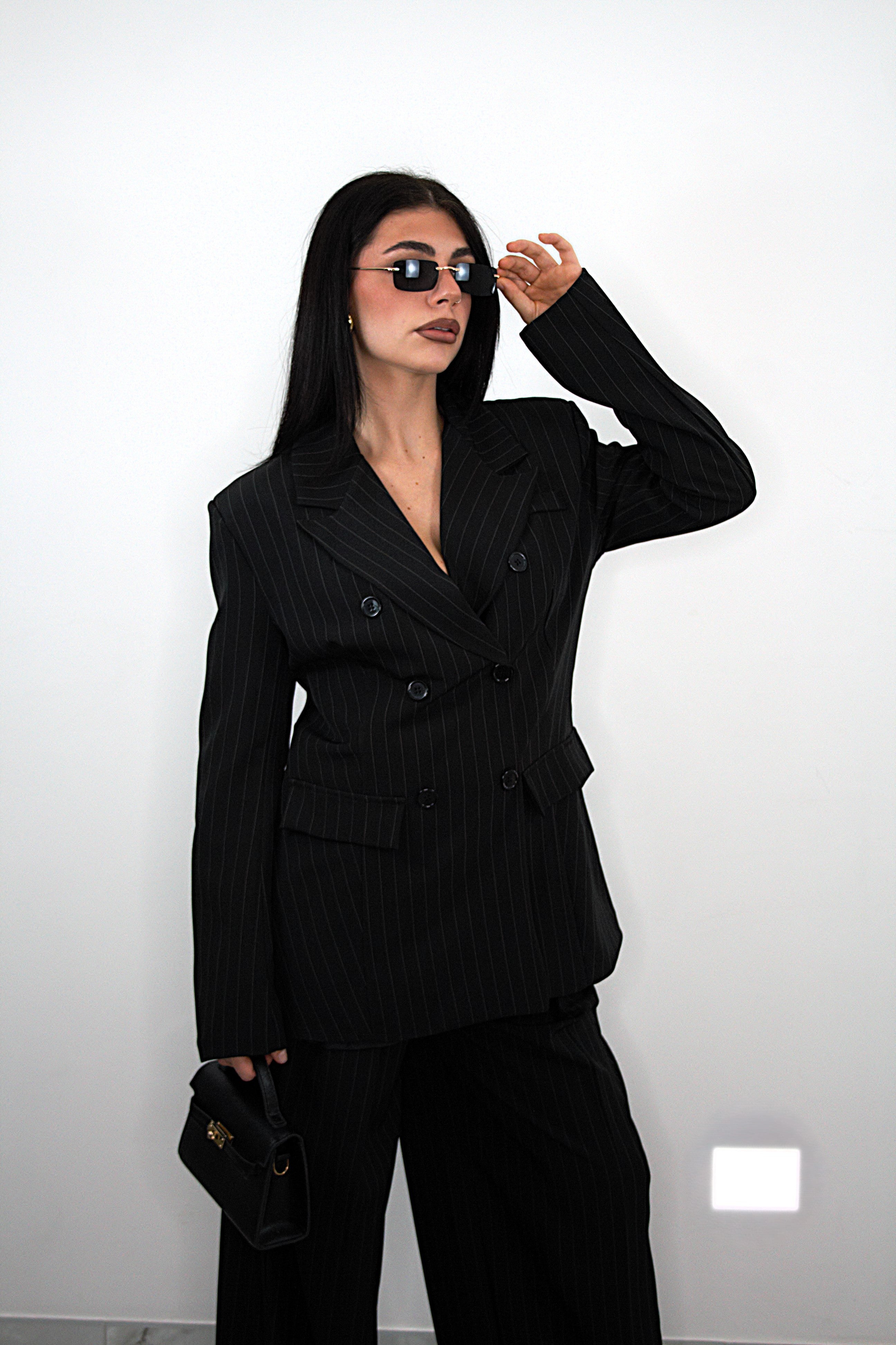 Tailleur “Brigitte” nero gessato