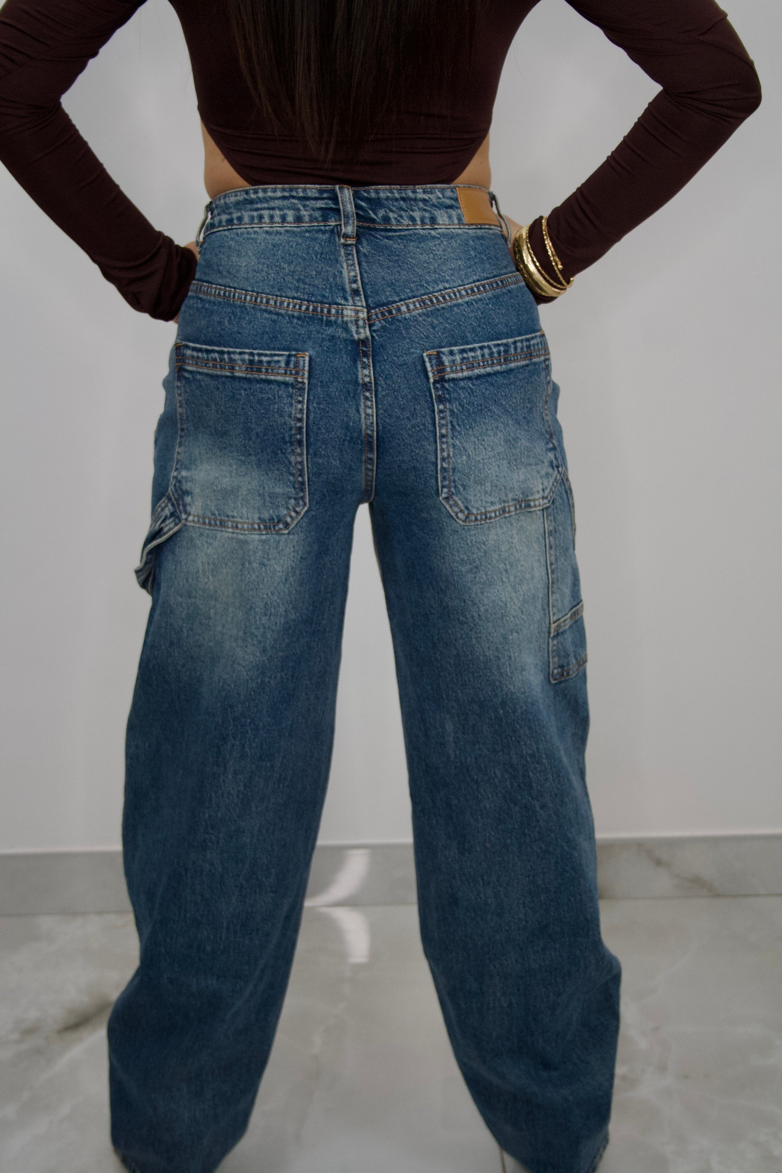 Body sgambato con collo dolcevita