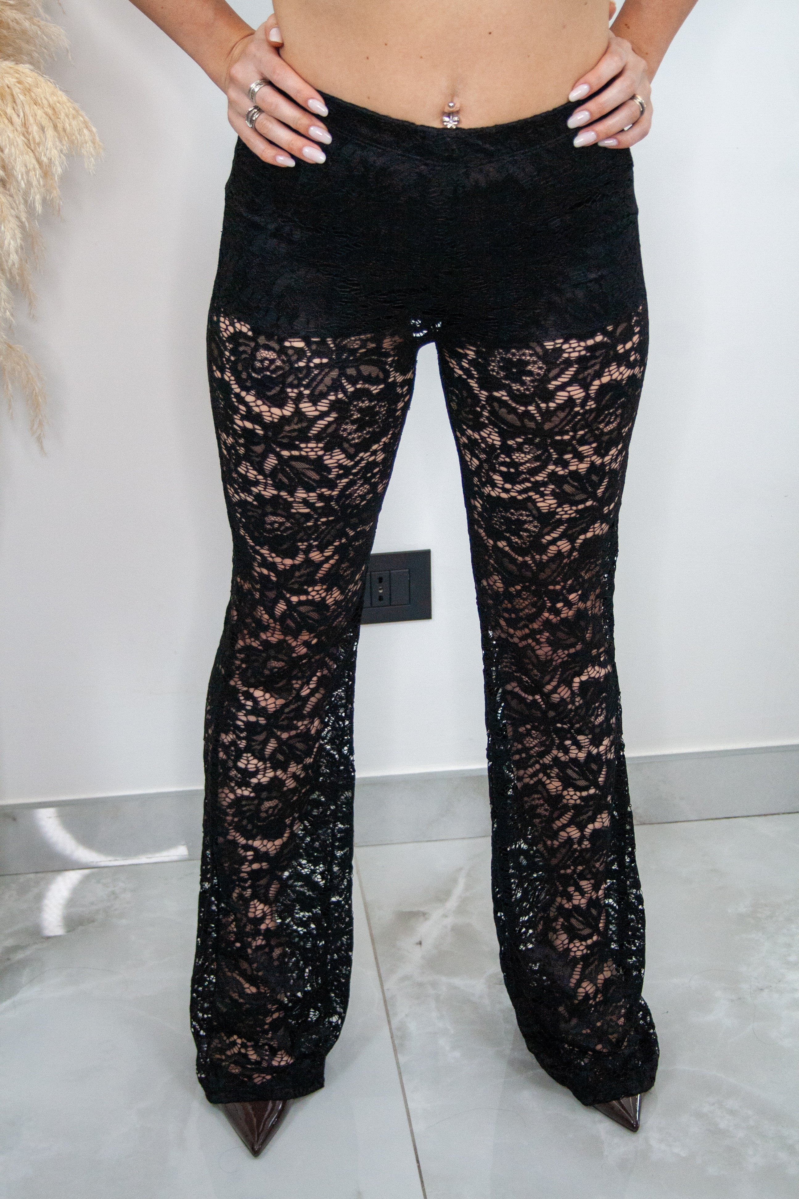 Pantalone ricamo in pizzo nero