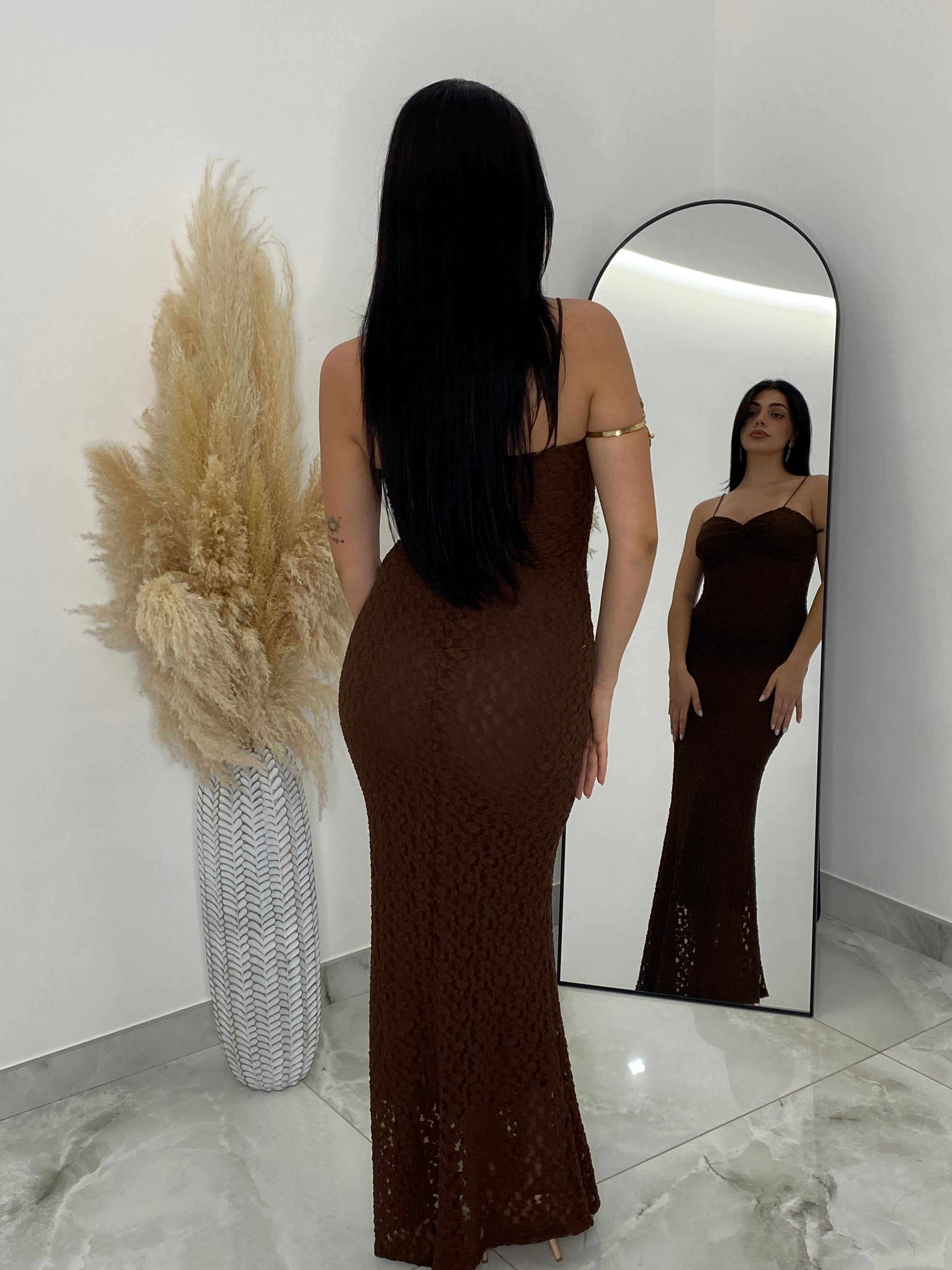 Abito marrone in pizzo “Chloè”