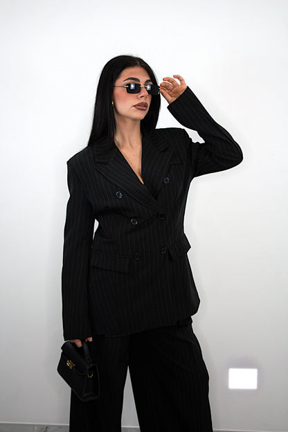 Tailleur “Brigitte” nero gessato