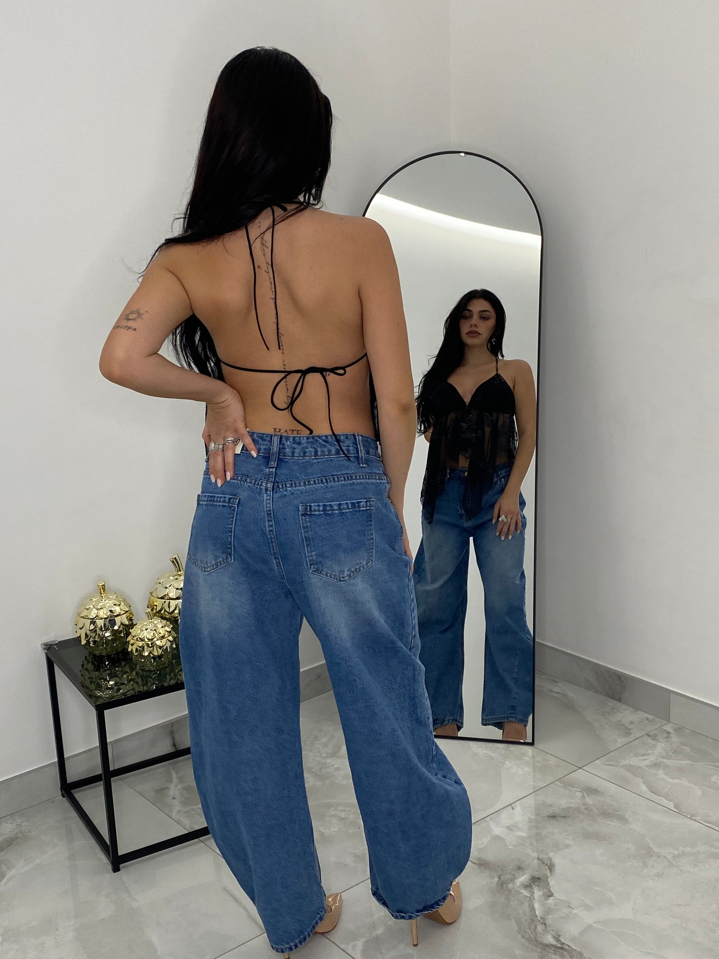 Top nero con dettagli in paillettes